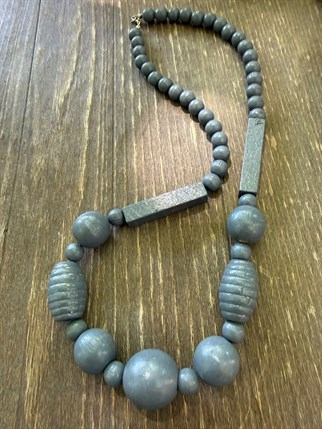 Gri Ahşap Kolye