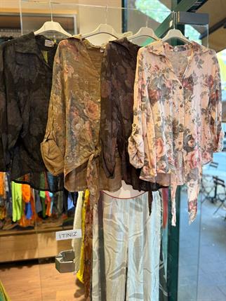 Gül Desenli Bağlamalı Keten Gömlek