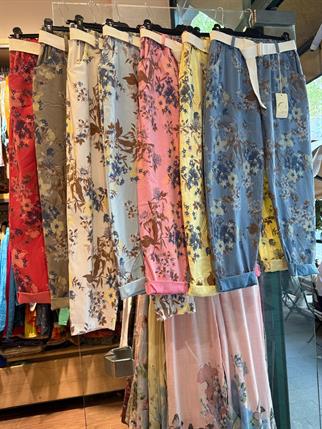 İthal Çiçekli Havuç Model Likralı Pantolon
