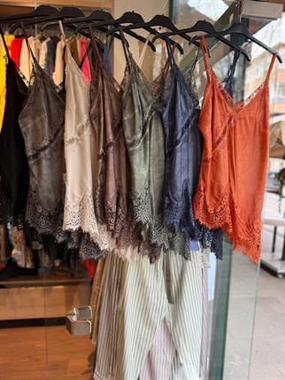 İthal Asimetrik Dantelli Askılı Bluz