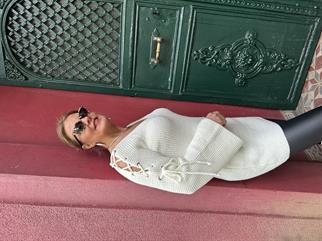 Kolu Bağcıklı V Yaka Kazak