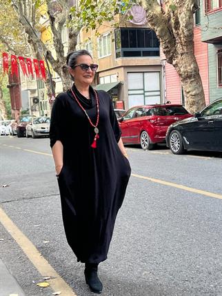 Siyah Degaje Boğazlı Elbise