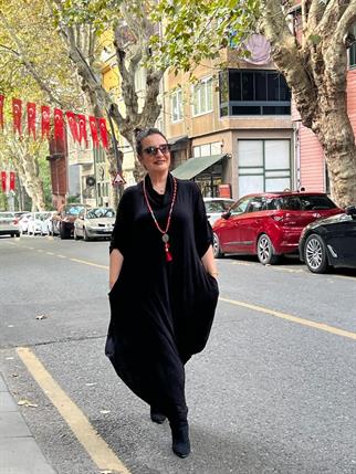 Siyah Degaje Boğazlı Elbise