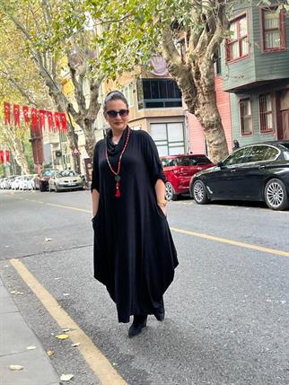 Siyah Degaje Boğazlı Elbise