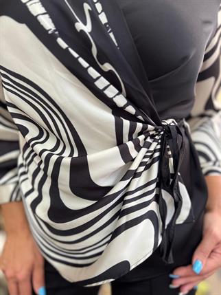 Siyah Saten Kruvaze Bluz