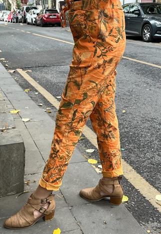 Turuncu İthal Likralı Çiçek Desenli Pantolon