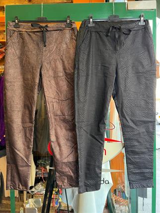 Yılan Derisi Desenli Pantolon