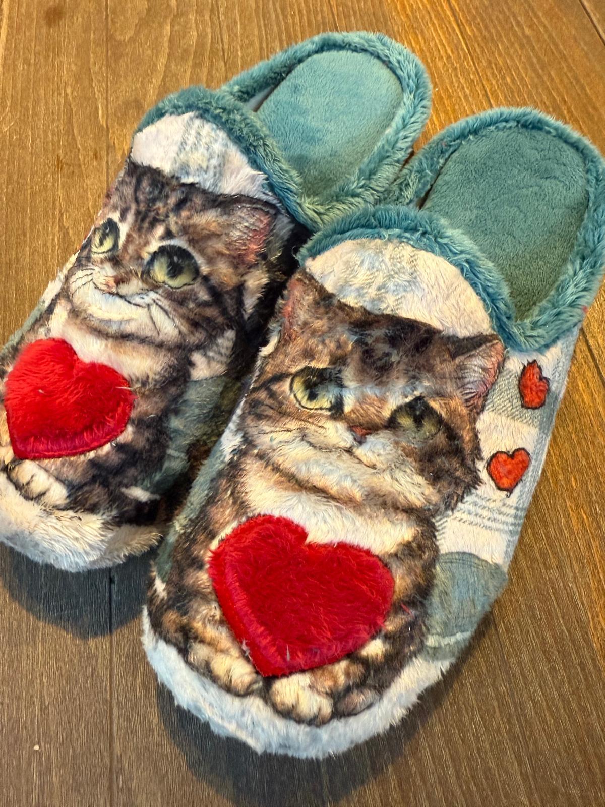 Kırmızı Kalpli Kedi Ev Terliği