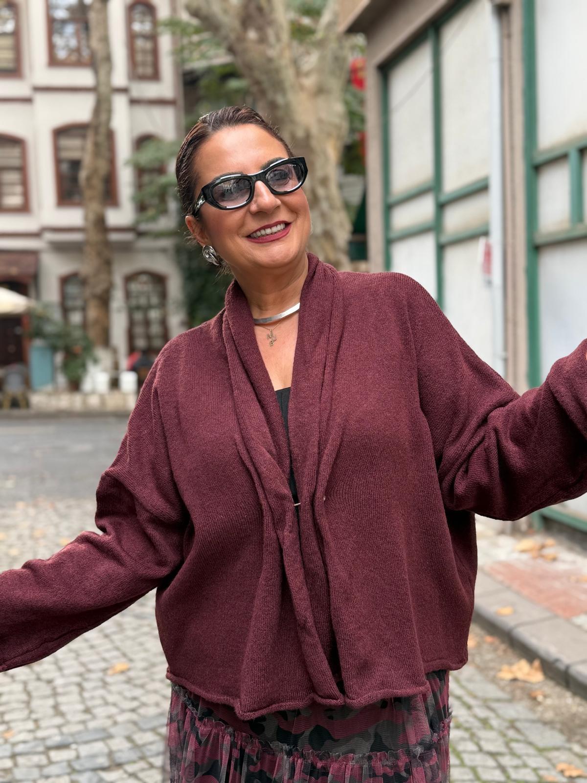 Önden İğneli Triko Hırka