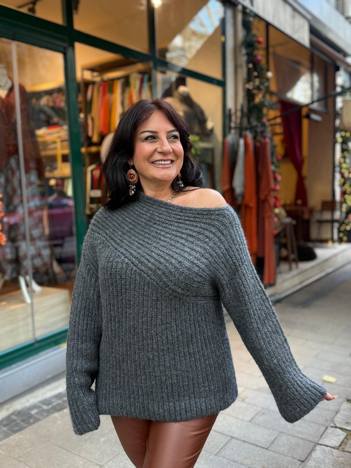 Gri Kayık Yaka Kazak