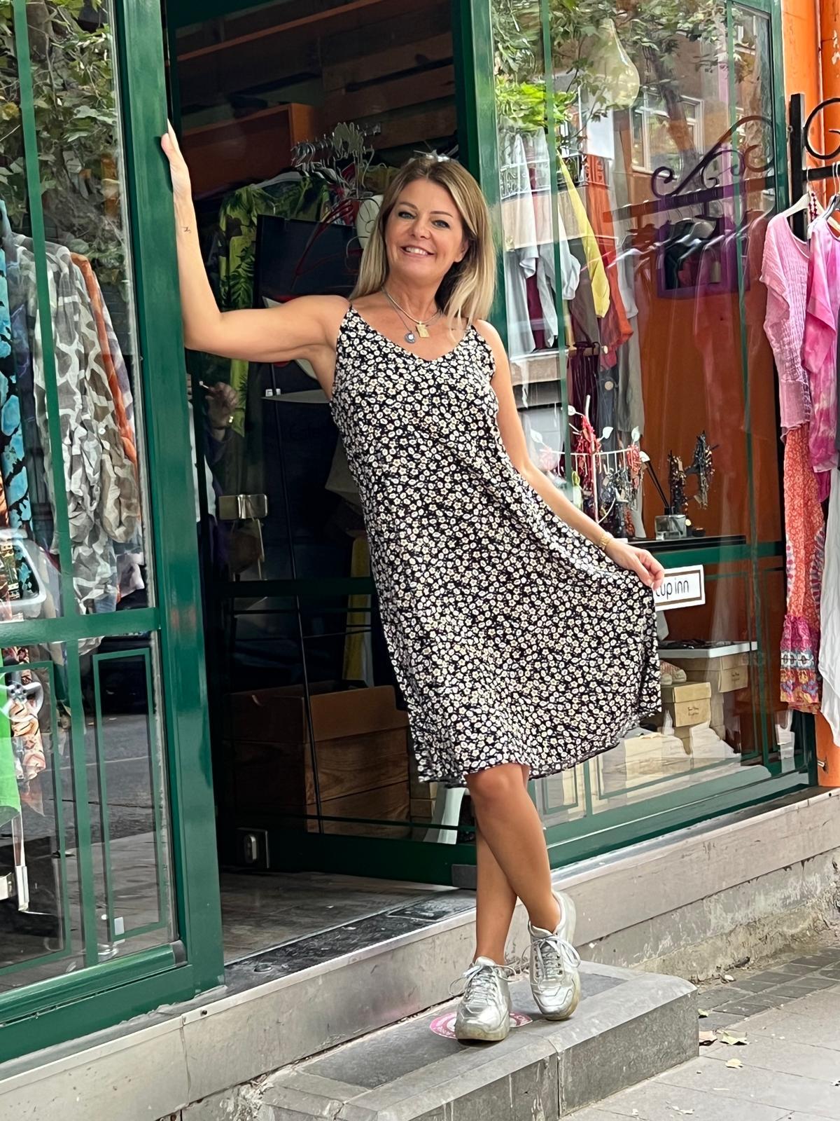 Çıtır Çiçekli Askılı Siyah Elbise