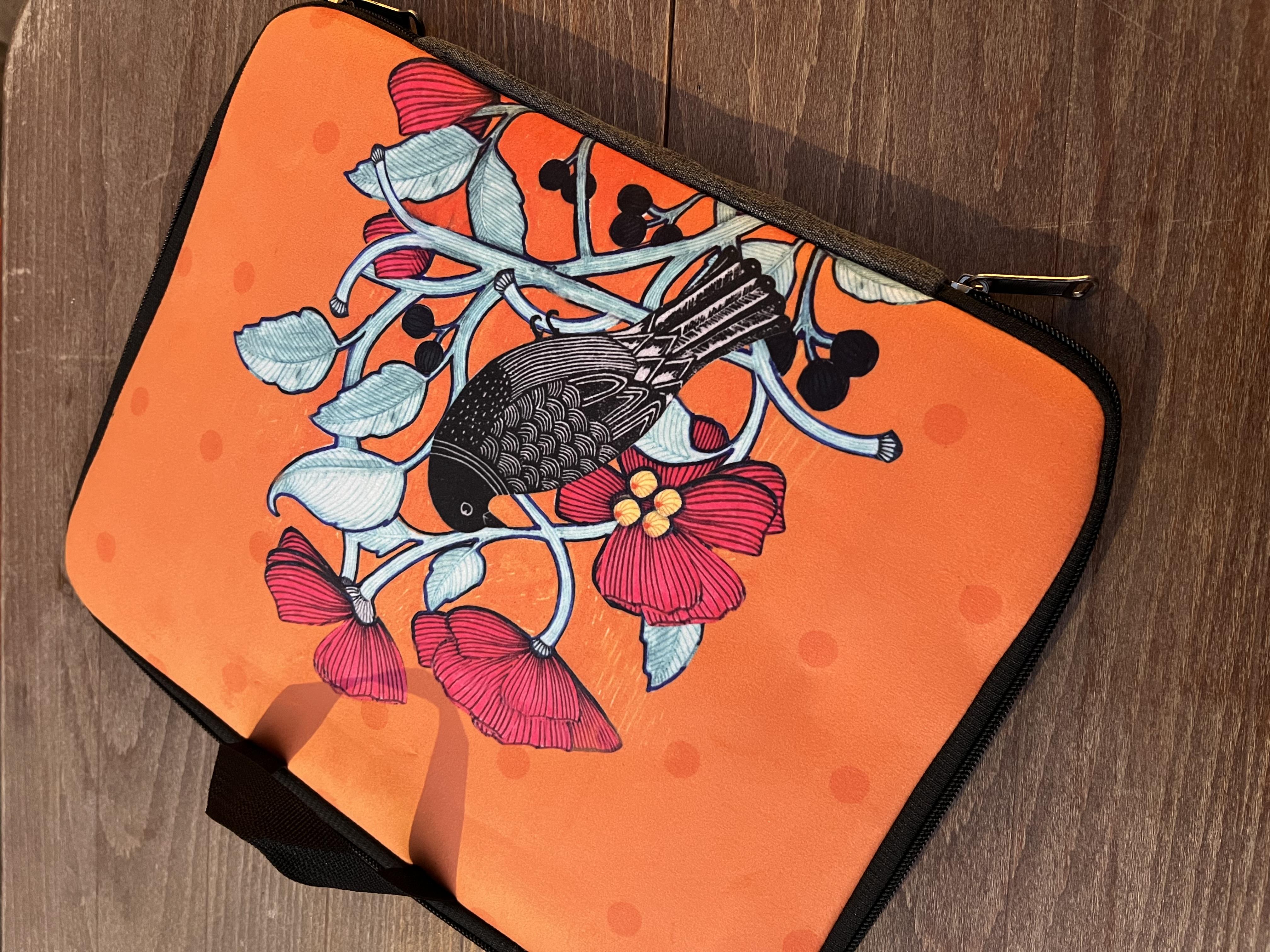 Turuncu Kuş Desenli Laptop Çantası