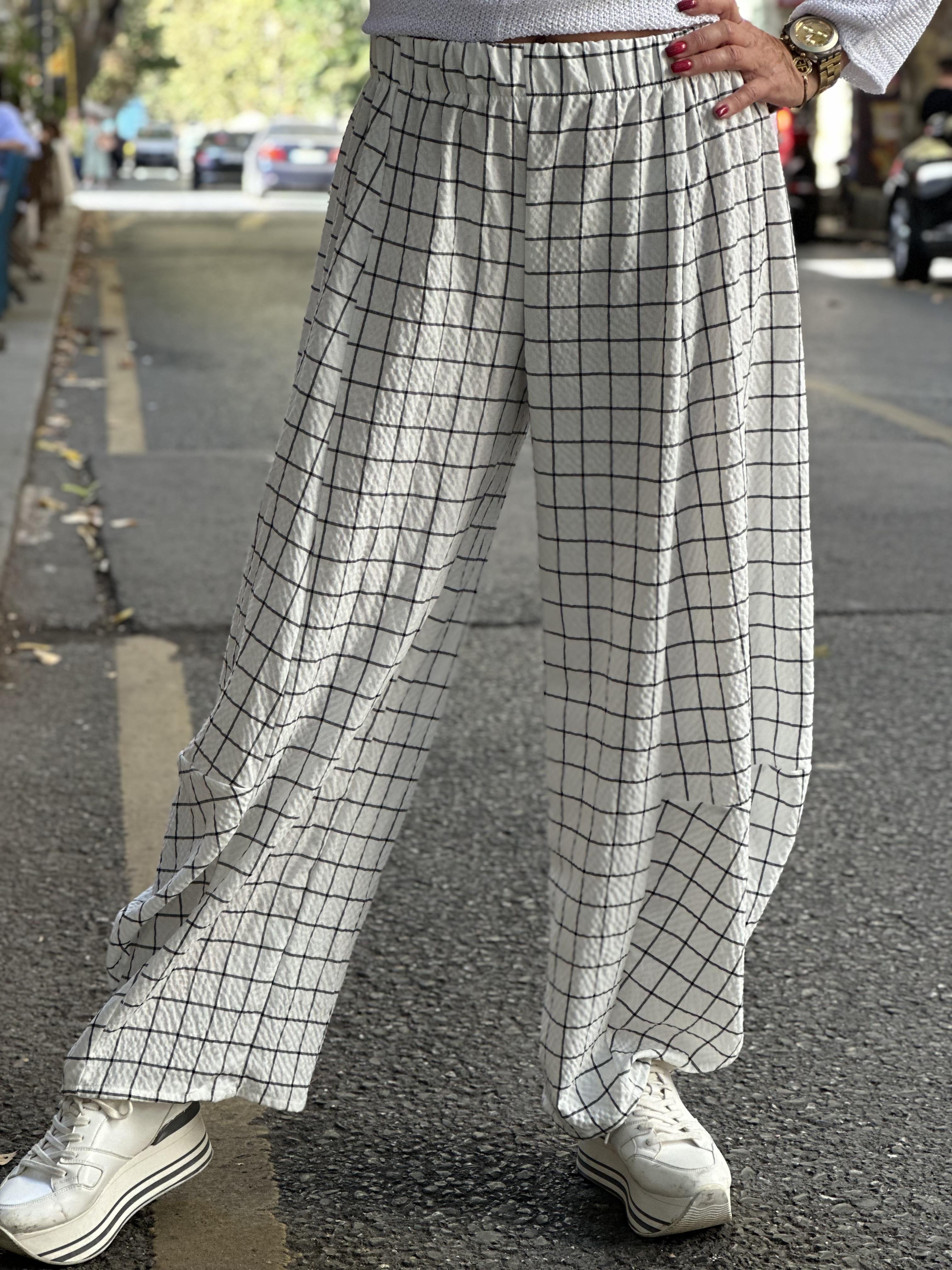 Beyaz Ekose Kulaklı Salaş Pantolon 