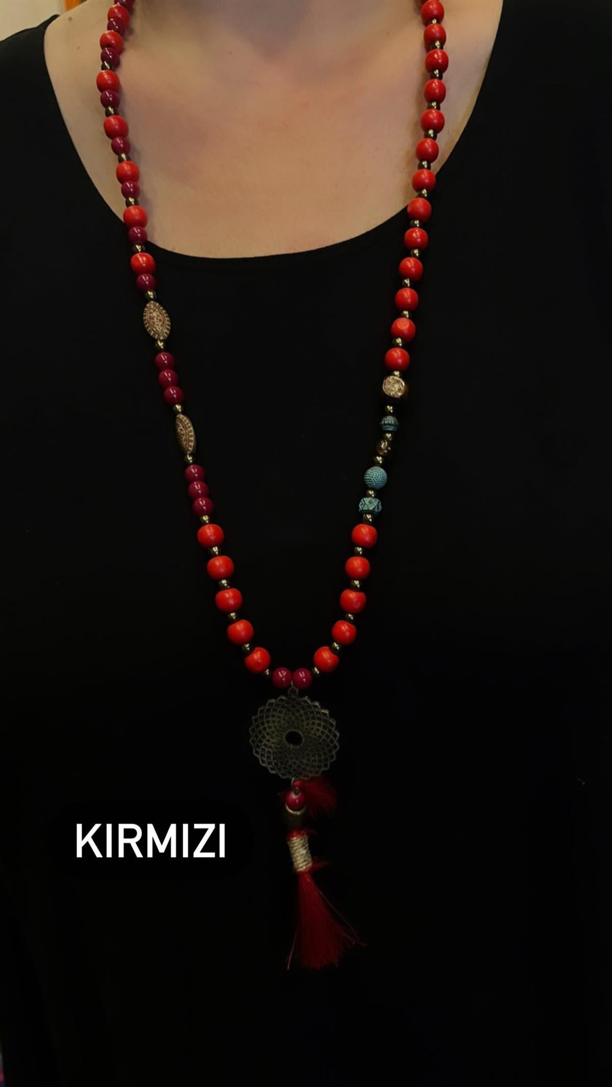 Kırmızı İyilik Kolyesi