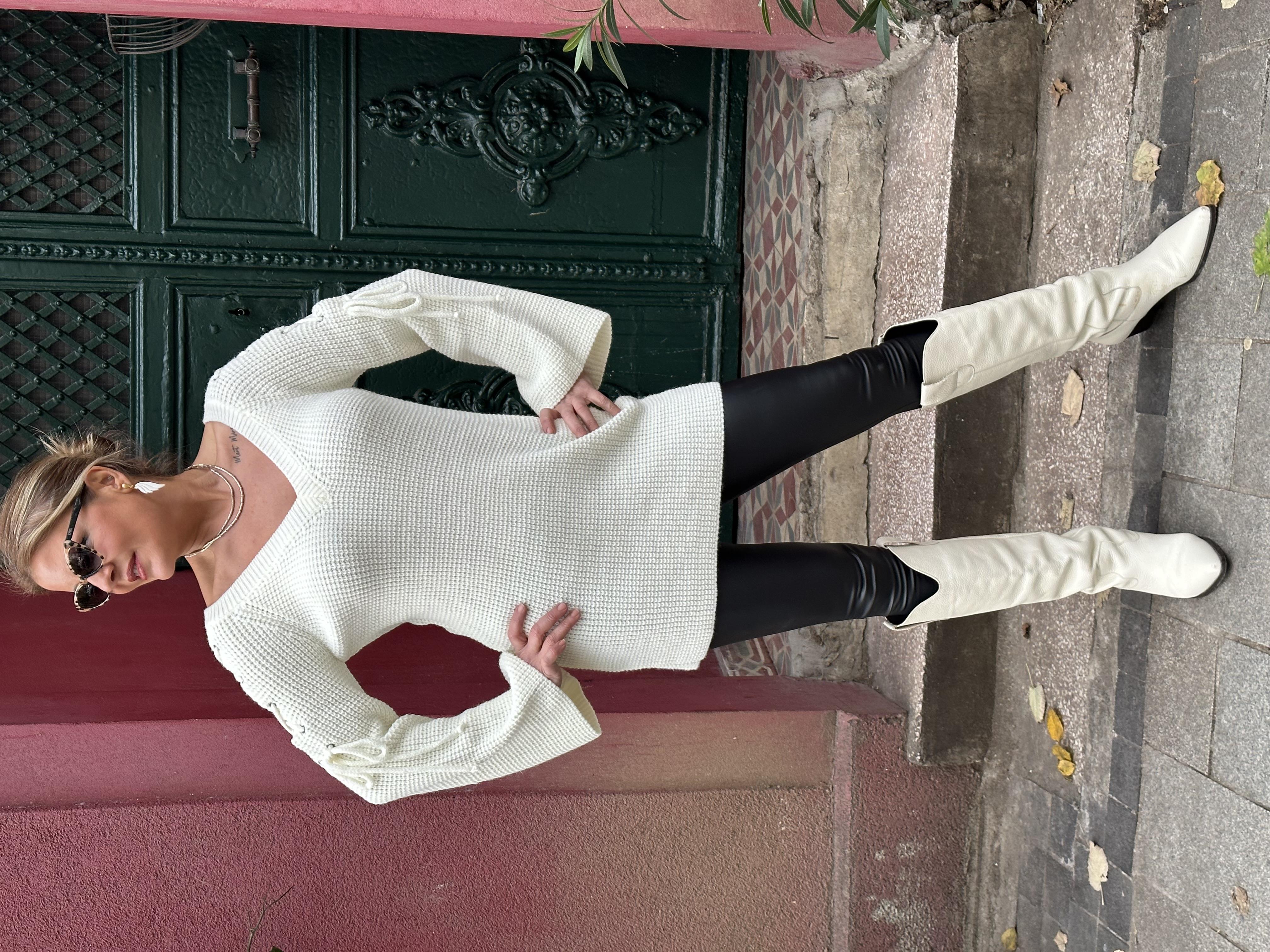 Kolu Bağcıklı V Yaka Kazak