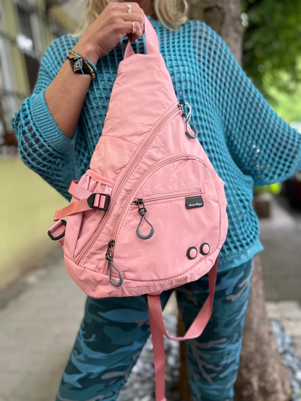 Pembe Üçgen Sırt Çantası