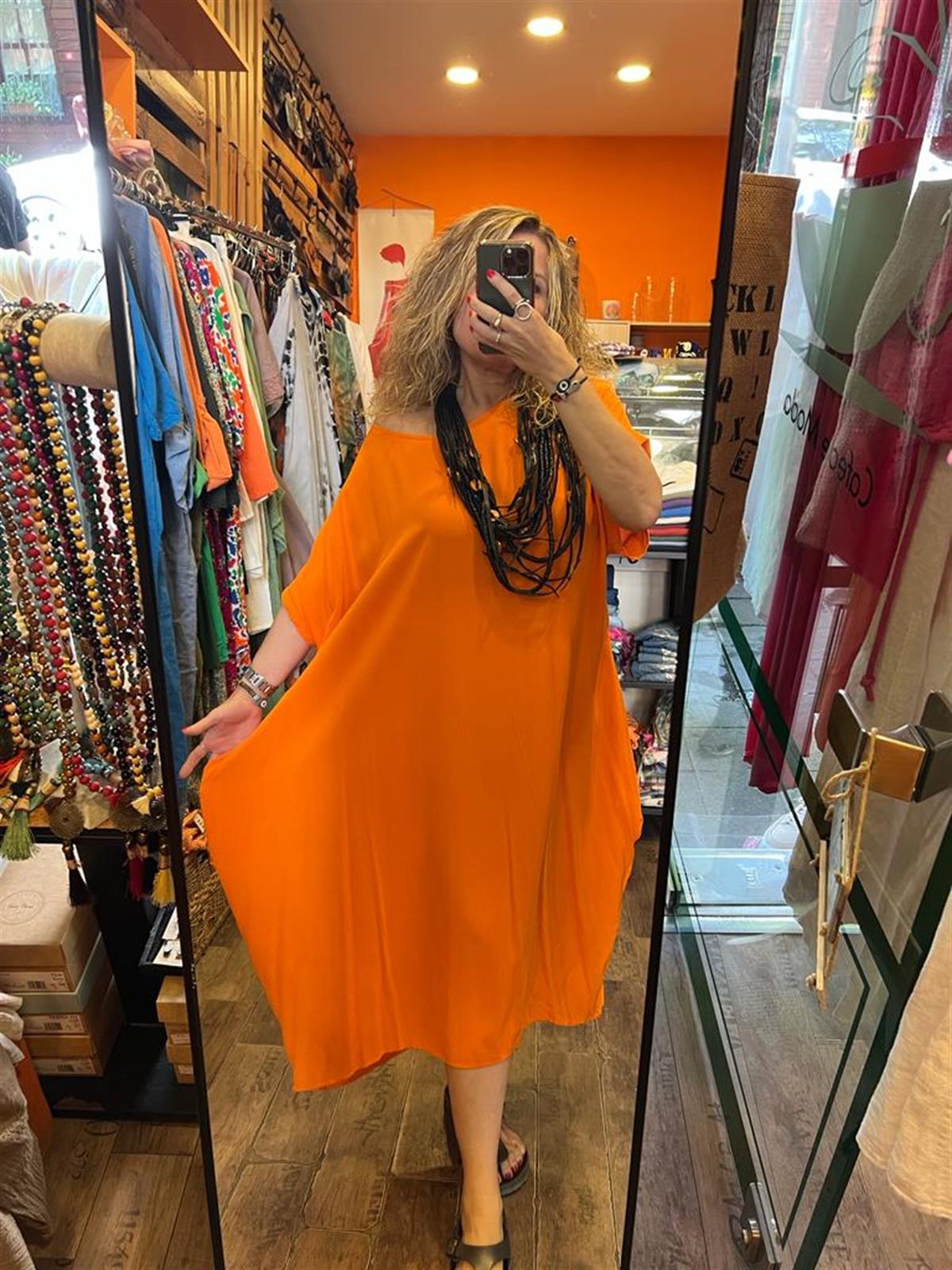 Turuncu Sırtı Pencereli Salaş Elbise