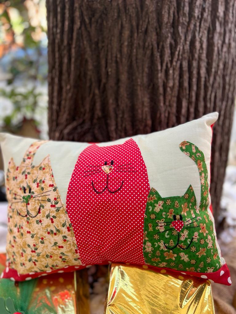 Üç Kedili Patchwork Kırlent Yastık