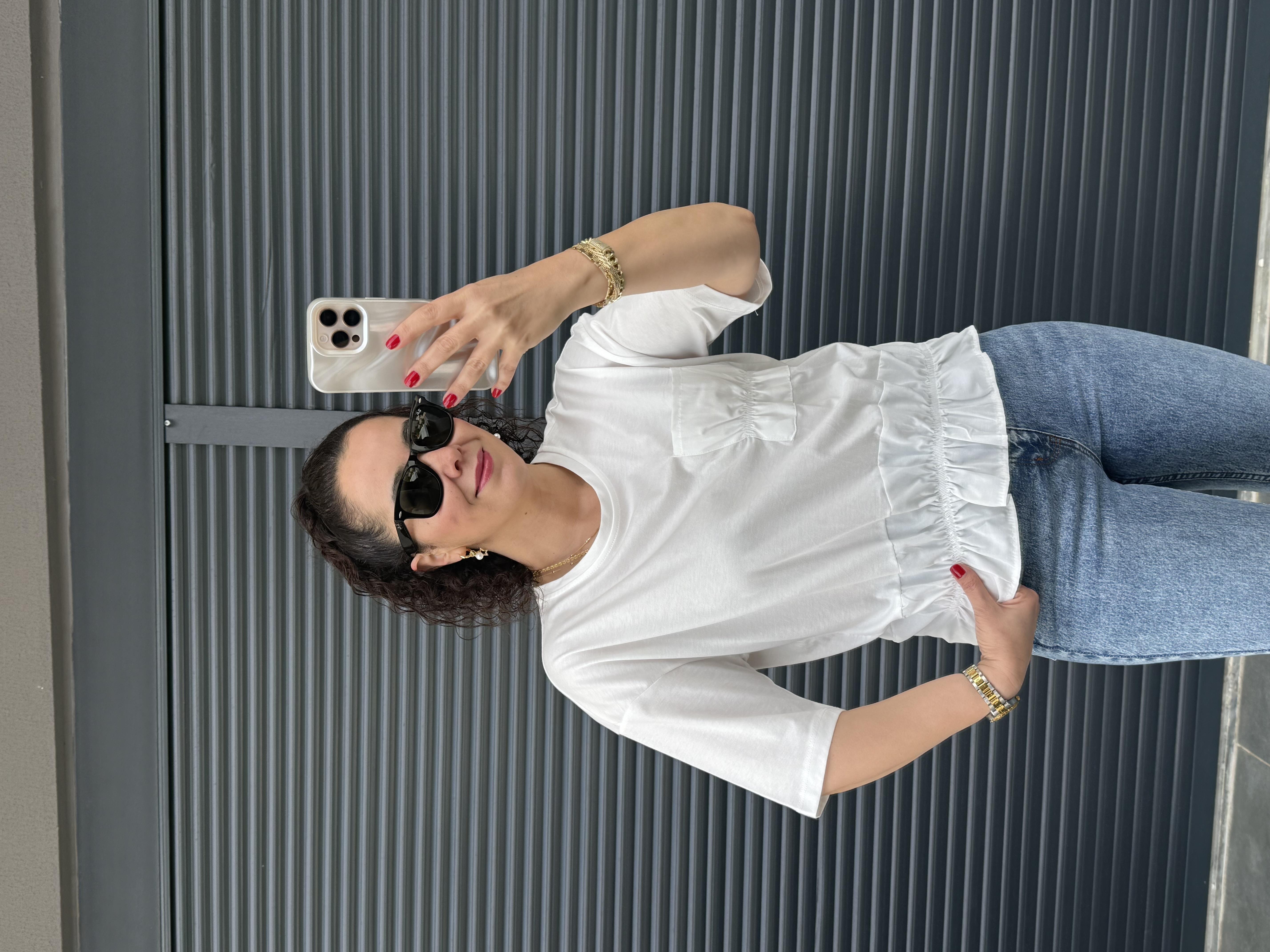 Cepli Büzgülü Tasarım T-shirt Beyaz