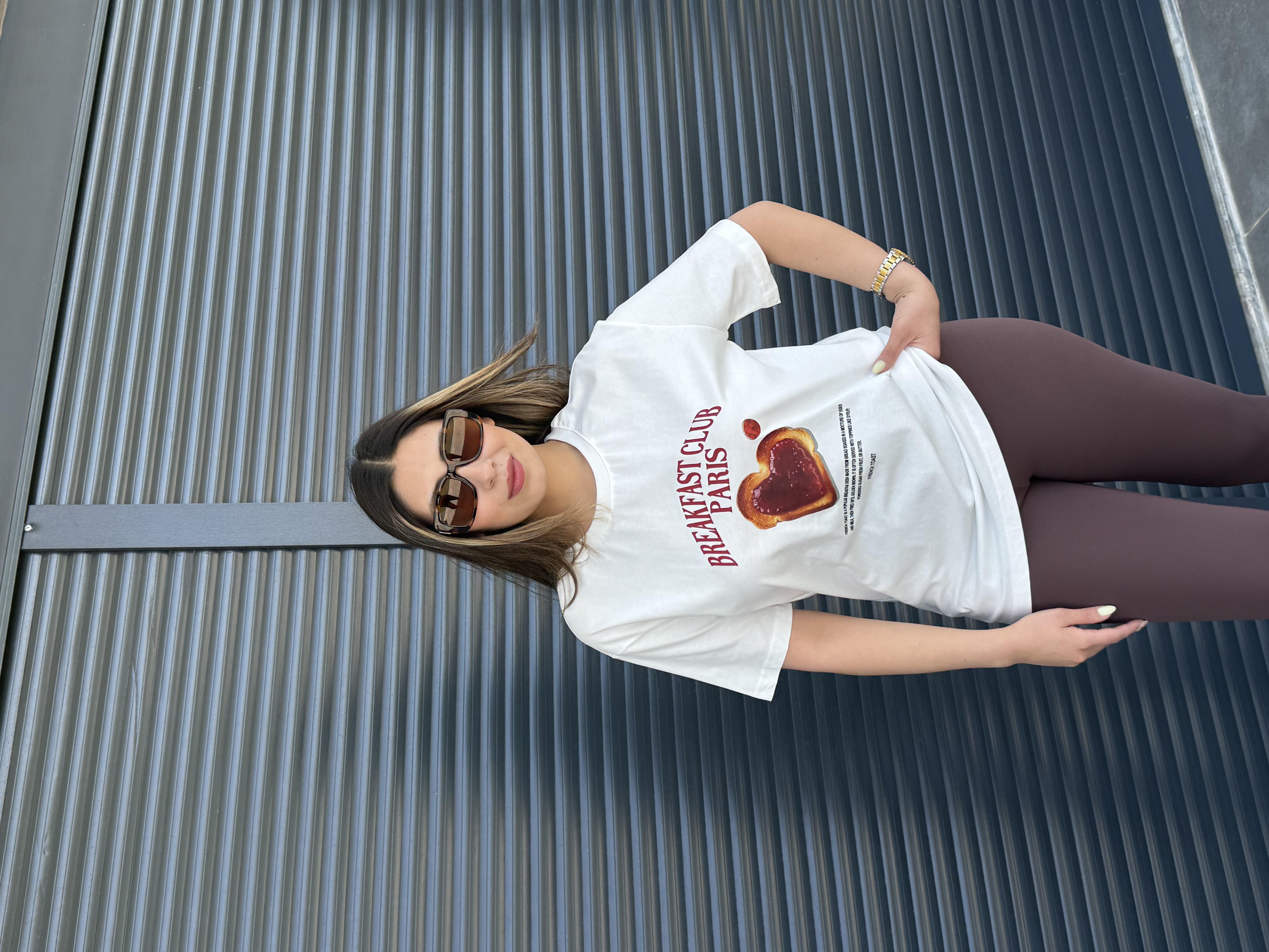Çilekli Ekmek Baskılı T-shirt Beyaz