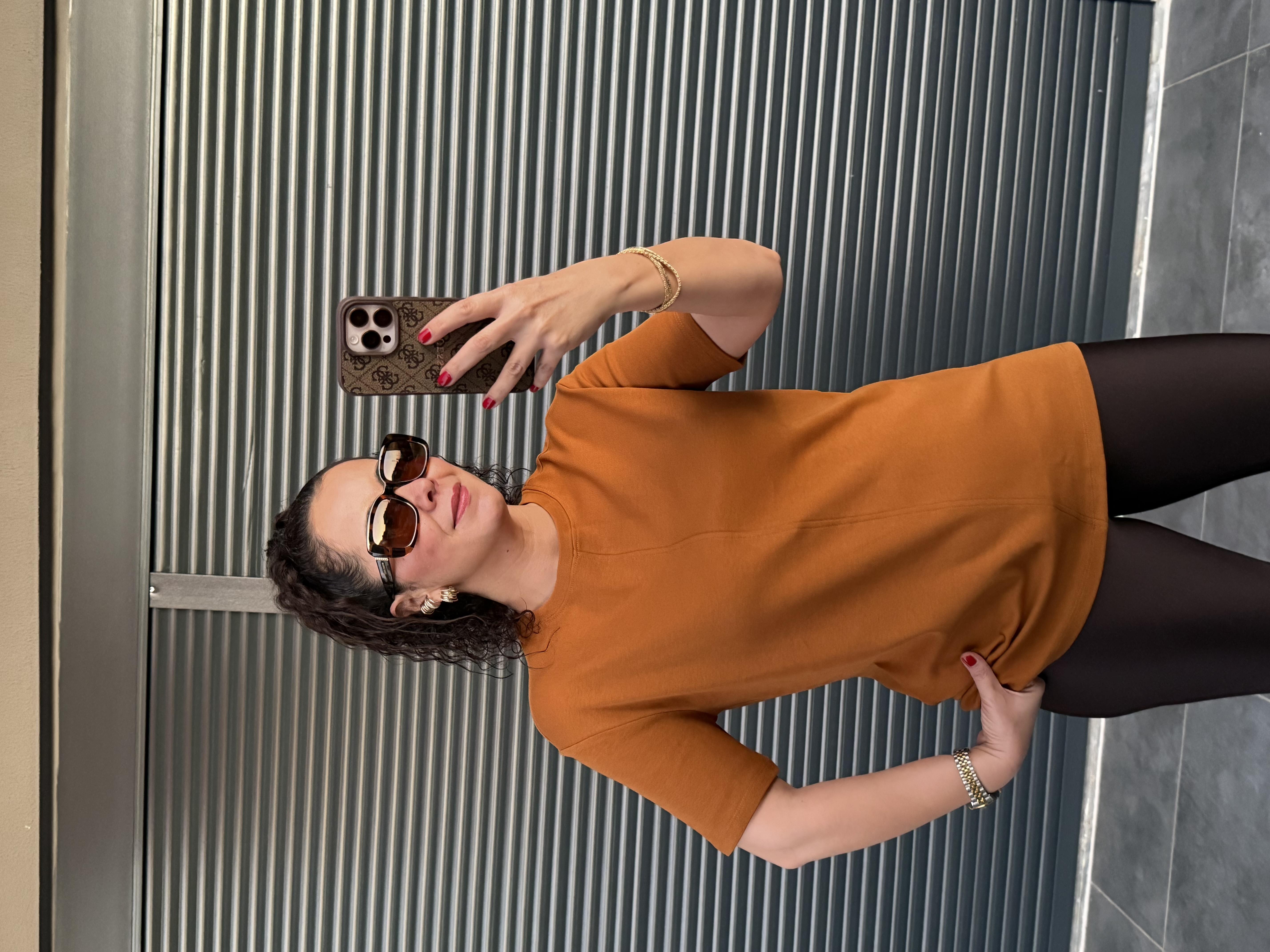 Dilvin Önü Dikiş Detaylı T-Shirt Kiremit