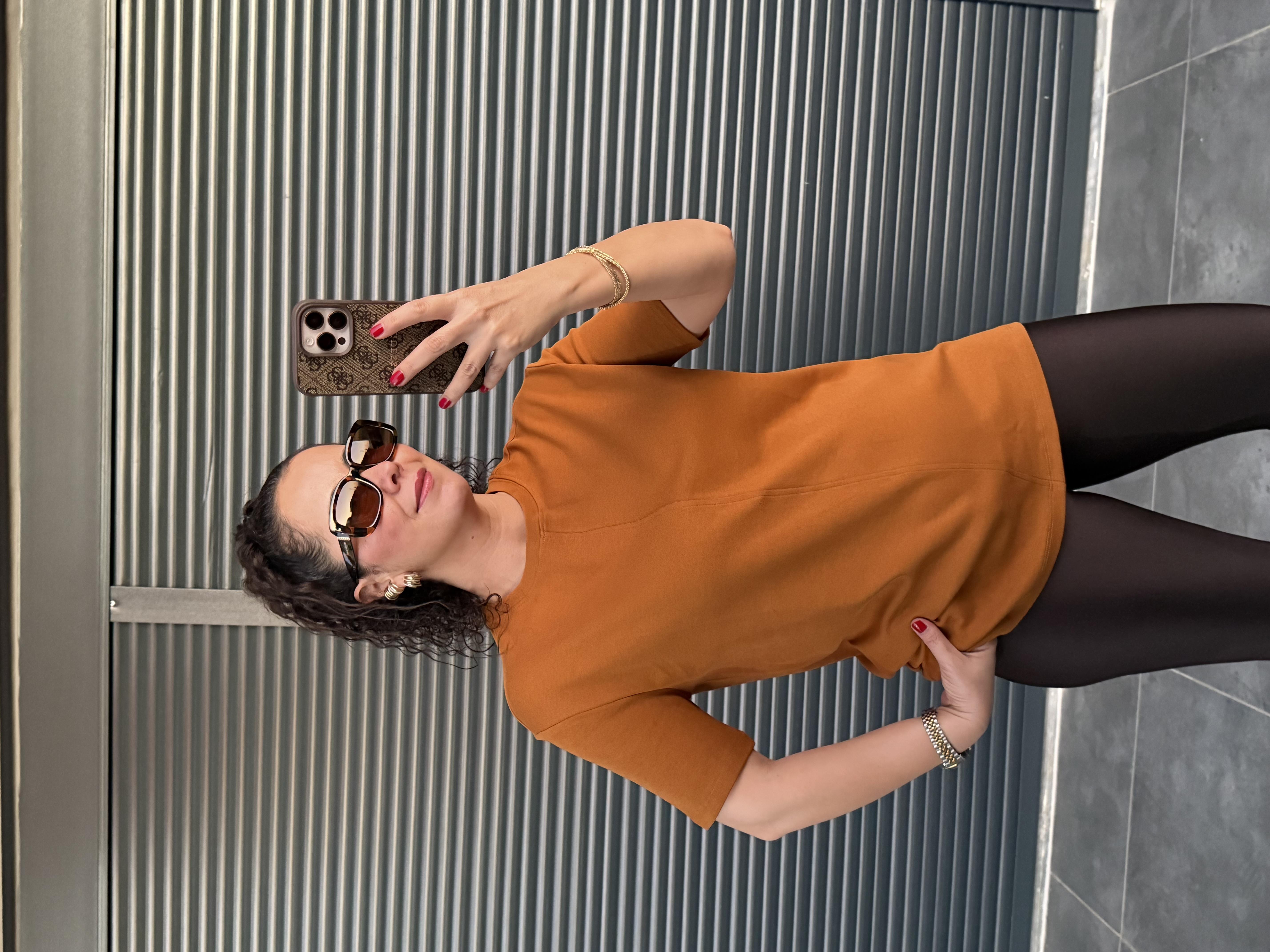 Dilvin Önü Dikiş Detaylı T-Shirt Kiremit