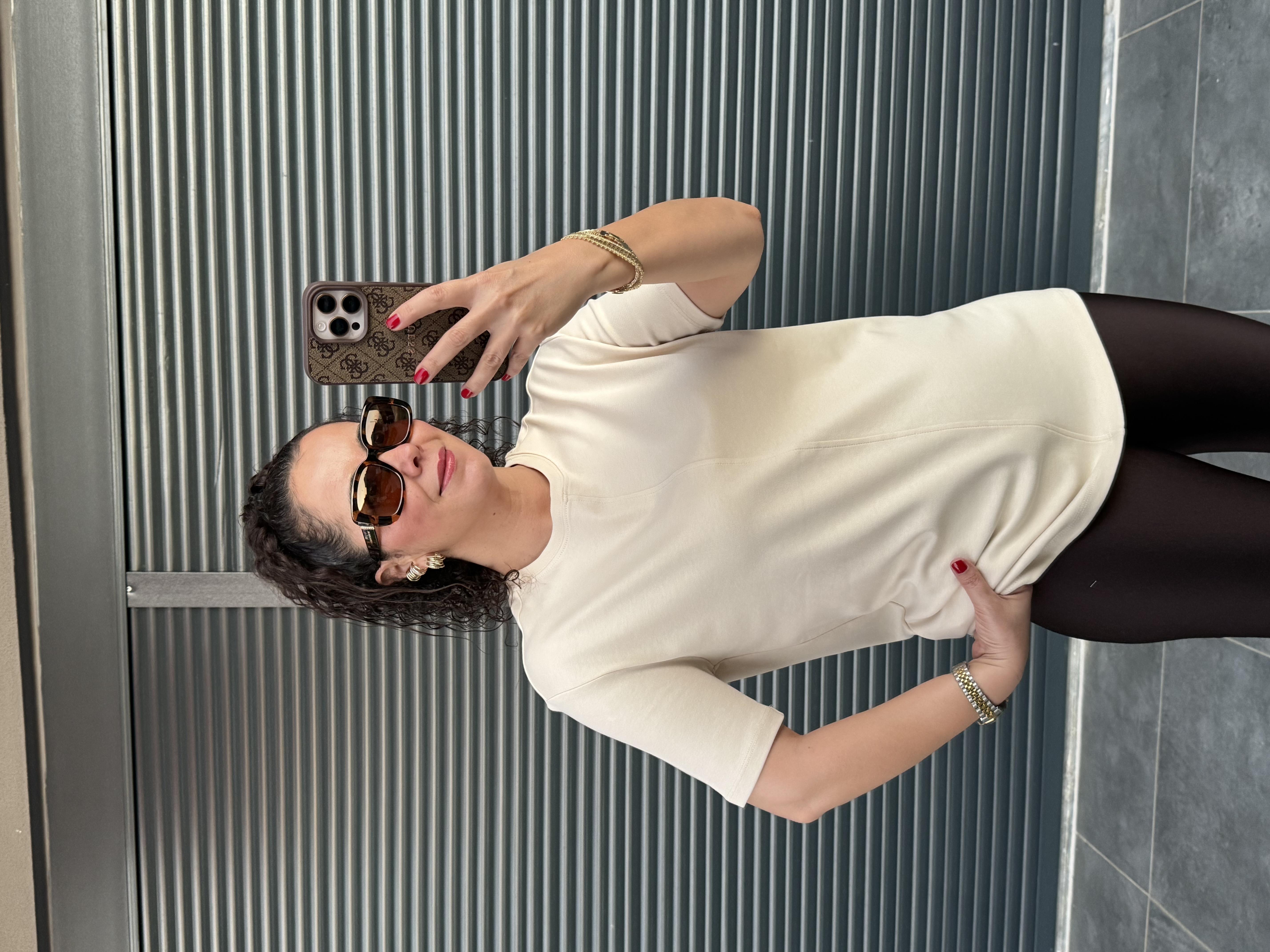 Dilvin Önü Dikiş Detaylı T-Shirt Taş