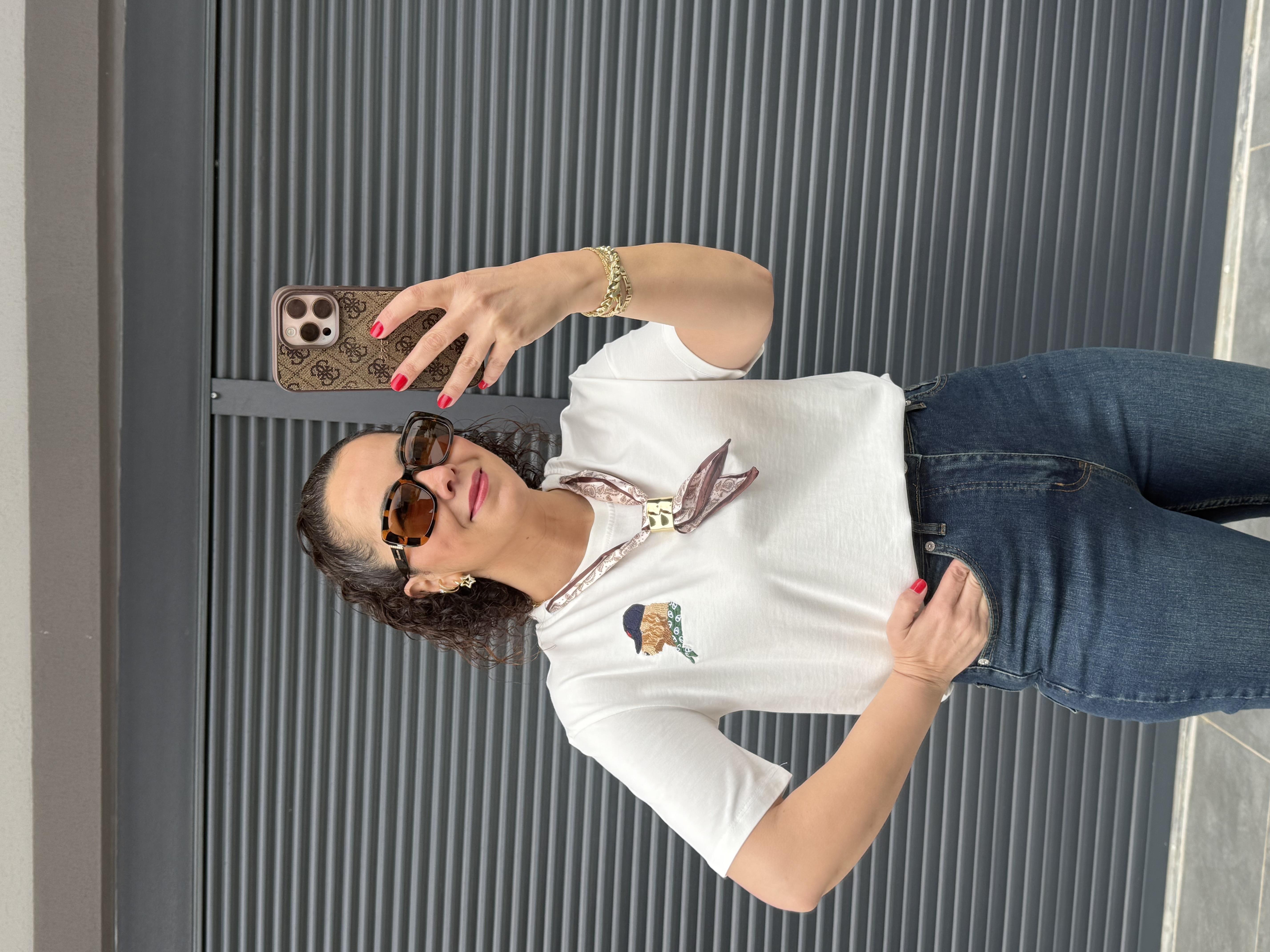 Fularlı Basıc T-shirt Beyaz