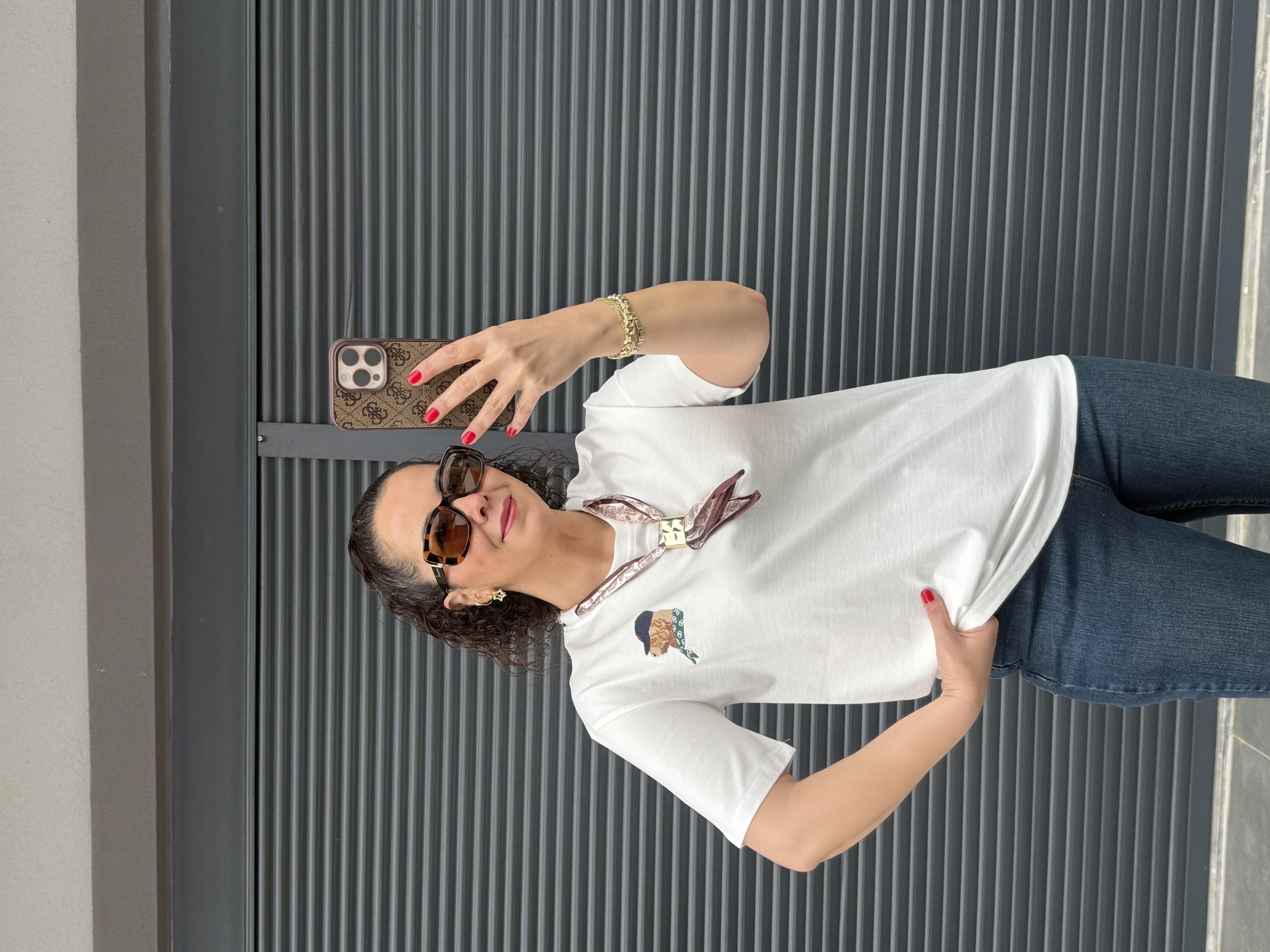 Fularlı Basıc T-shirt Beyaz