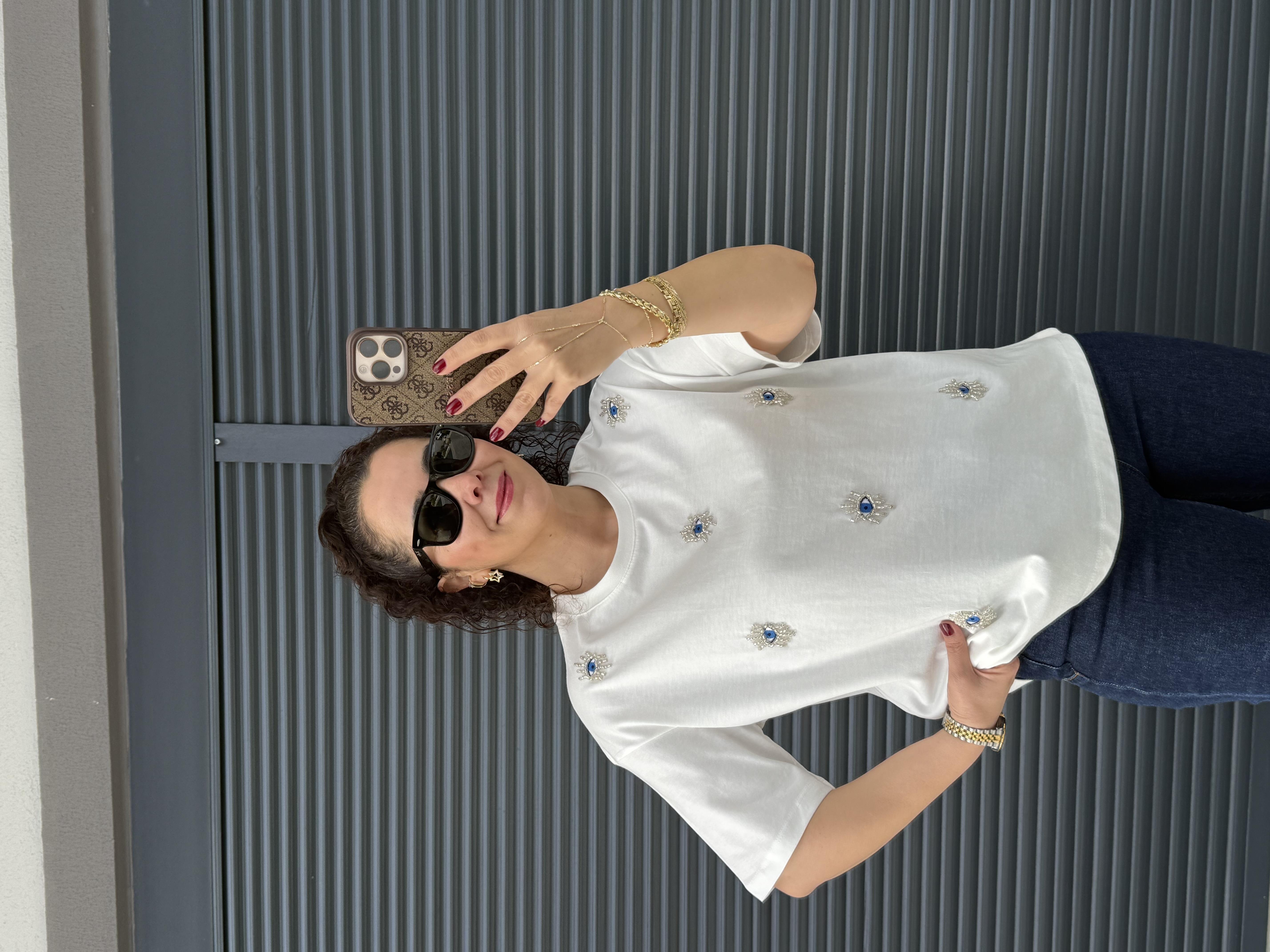 Göz Nakışlı İncili T-Shirt Beyaz