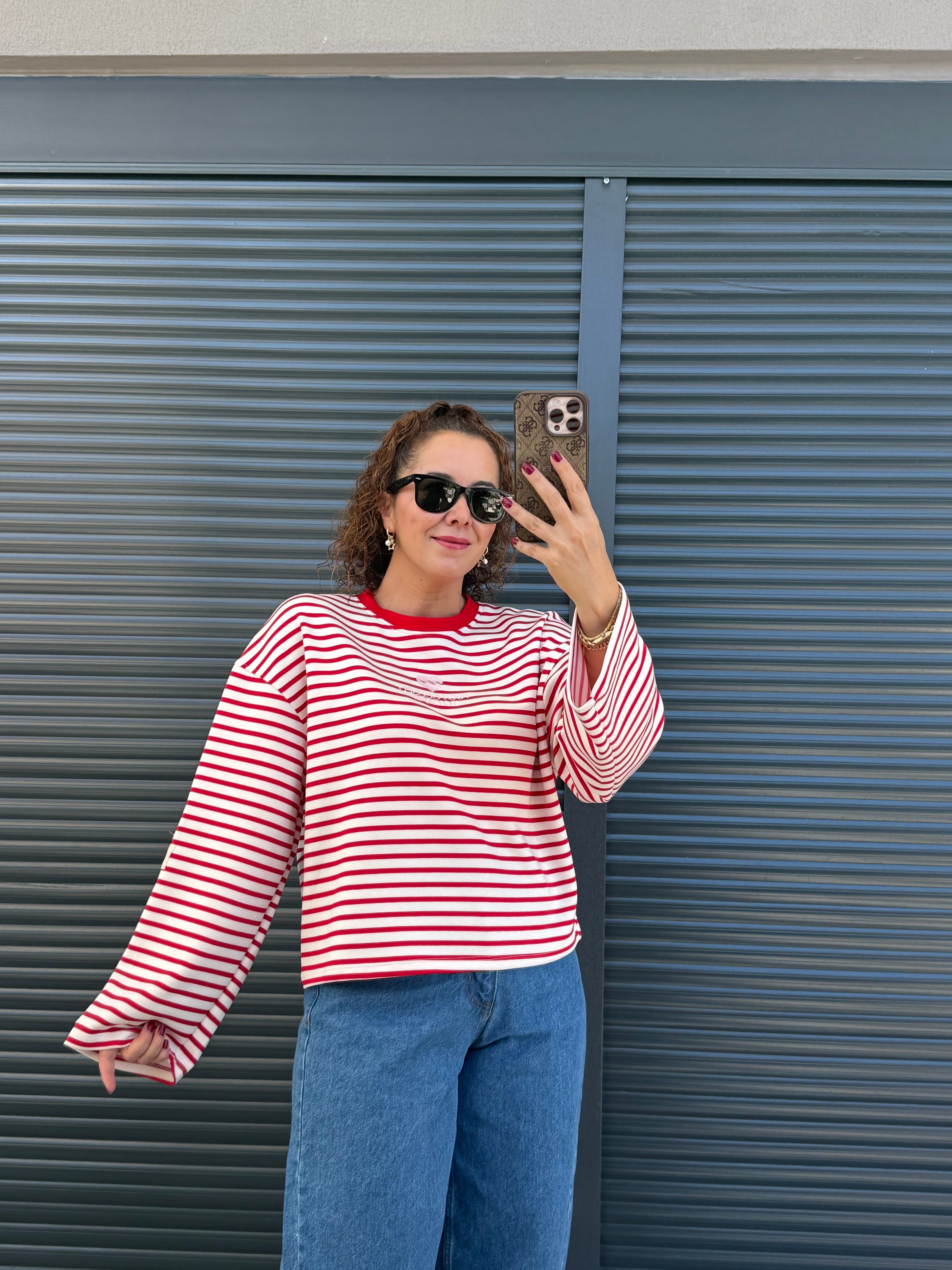 Kırmızı Yazı Nakışlı Çizgili Sweatshirt