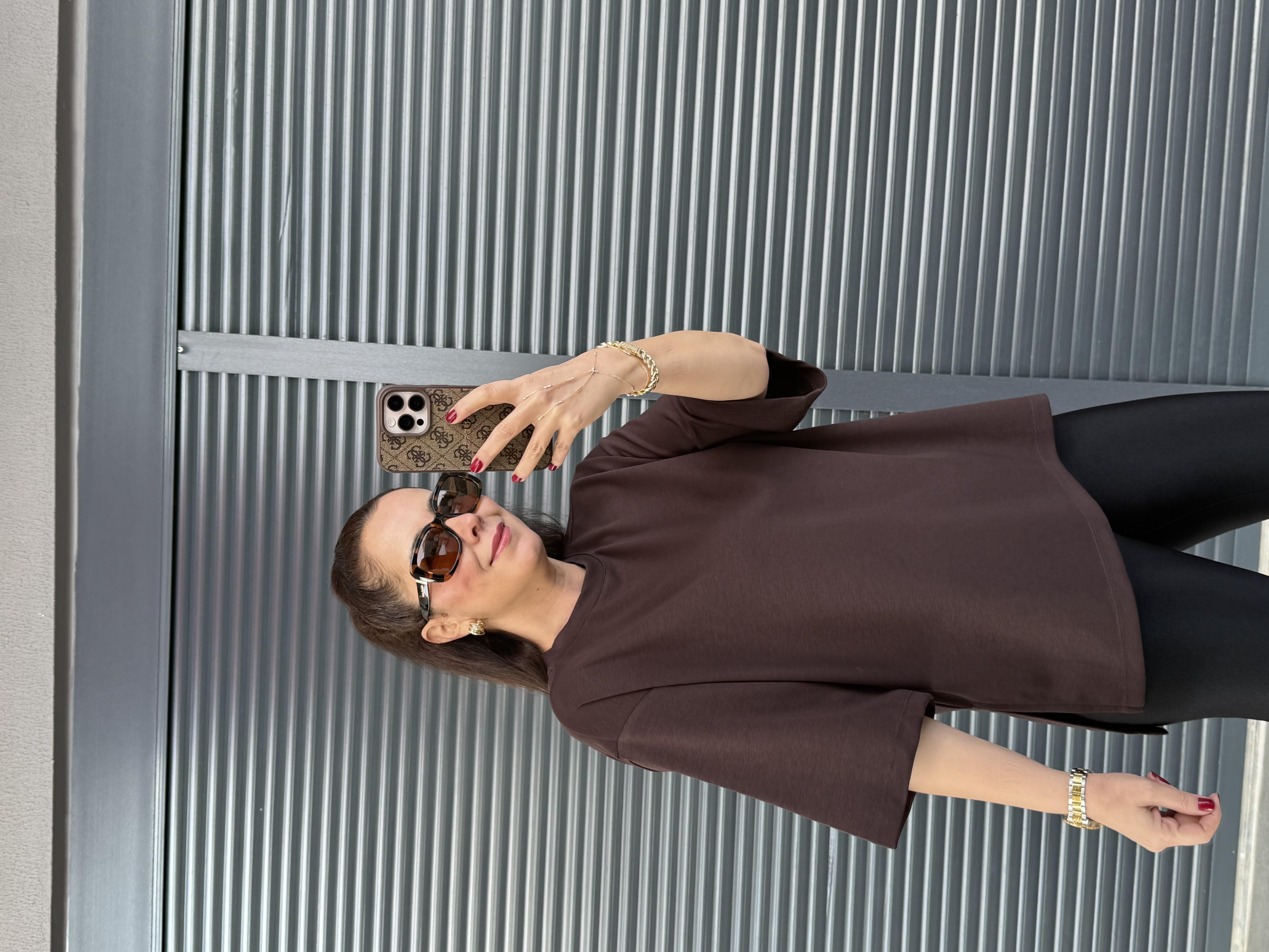 Modal Kumaş Yan Yırtmaçlı Basic T-Shirt Acı Kahve