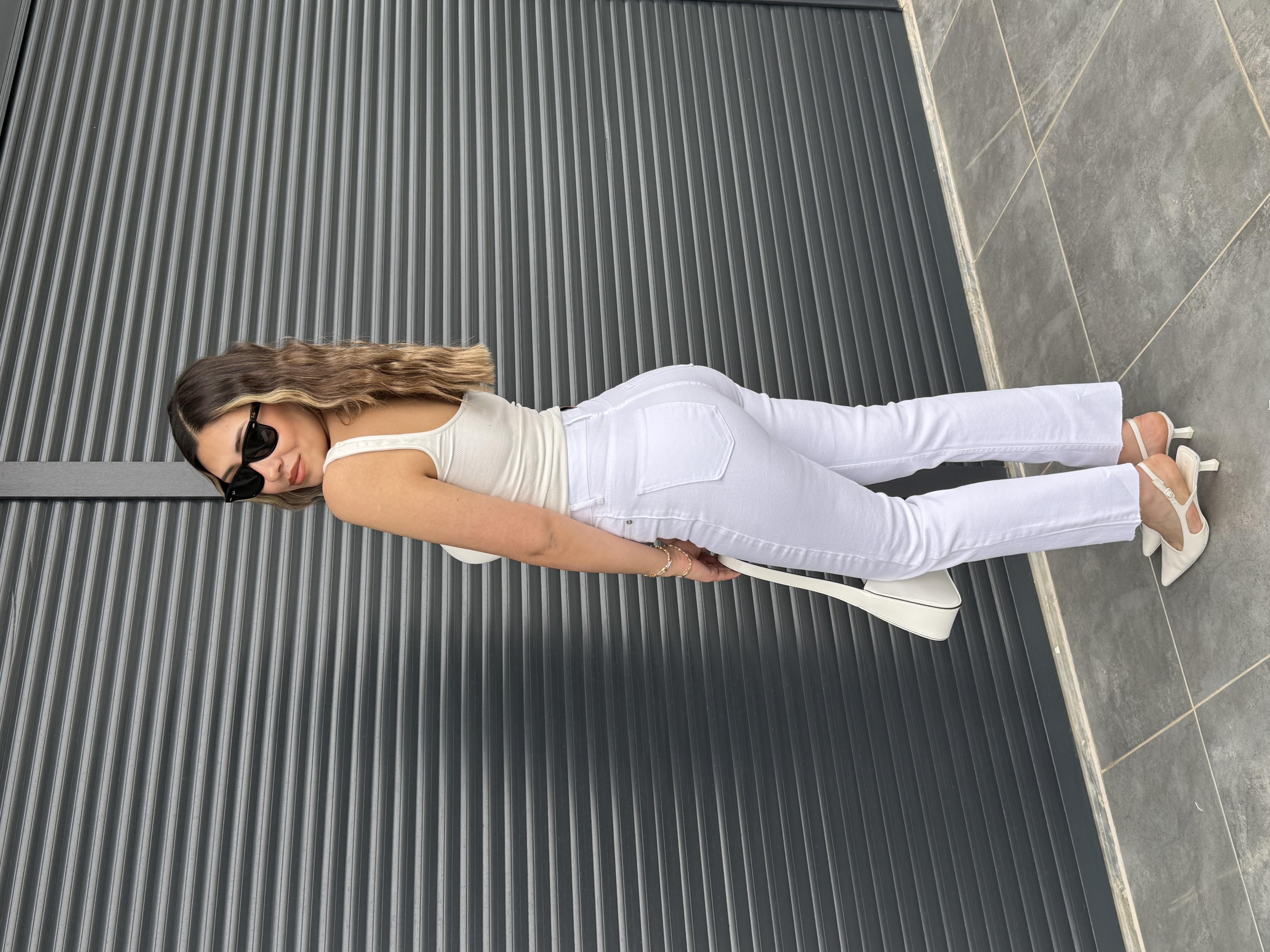 Premium Kesik Paça Boy Fit Jean Beyaz