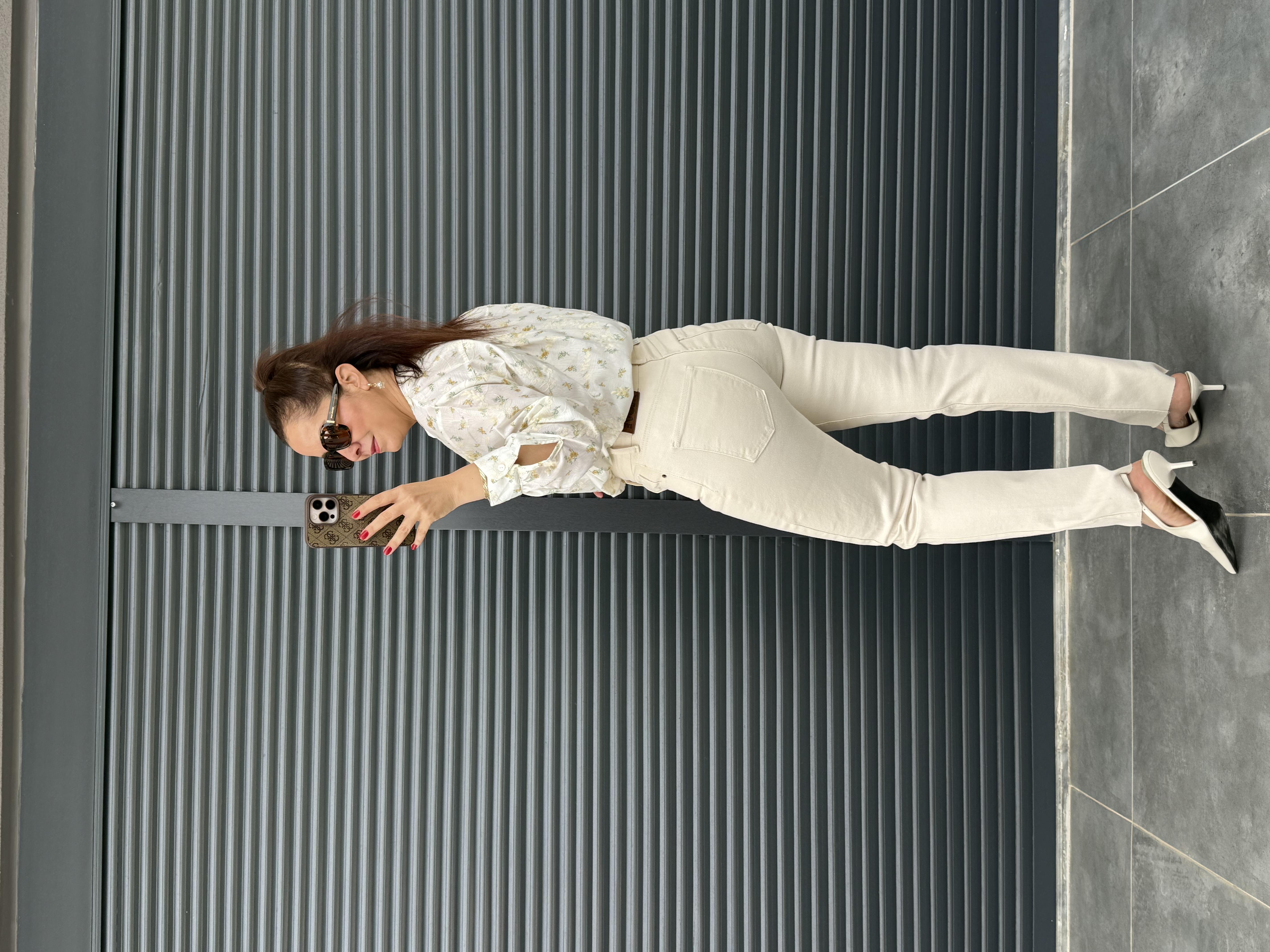 Premium Kesik Paça Mom Fit Jean Bej