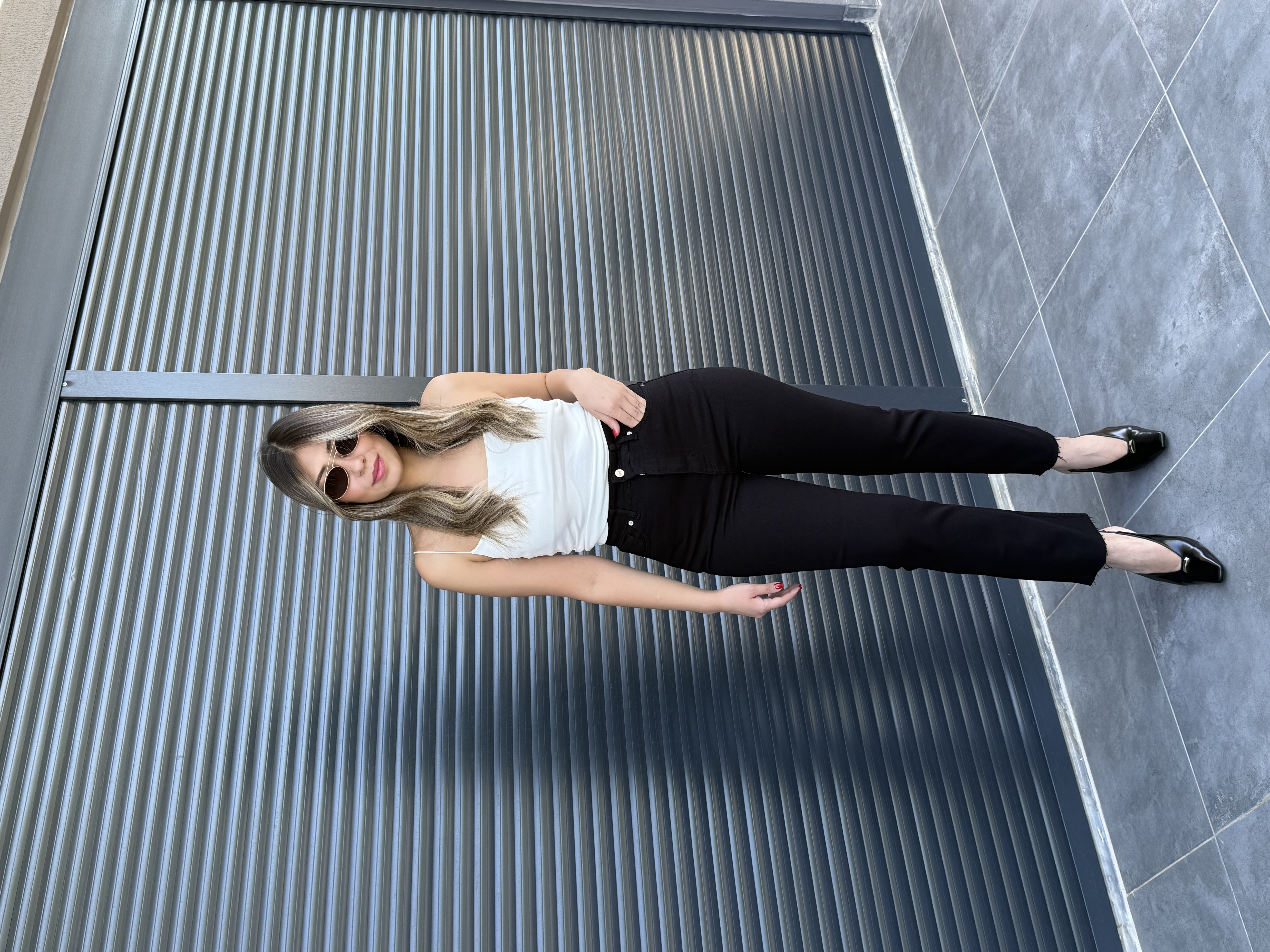 Premium Kesik Paça Toparlayıcı Boy Fit Jean Siyah