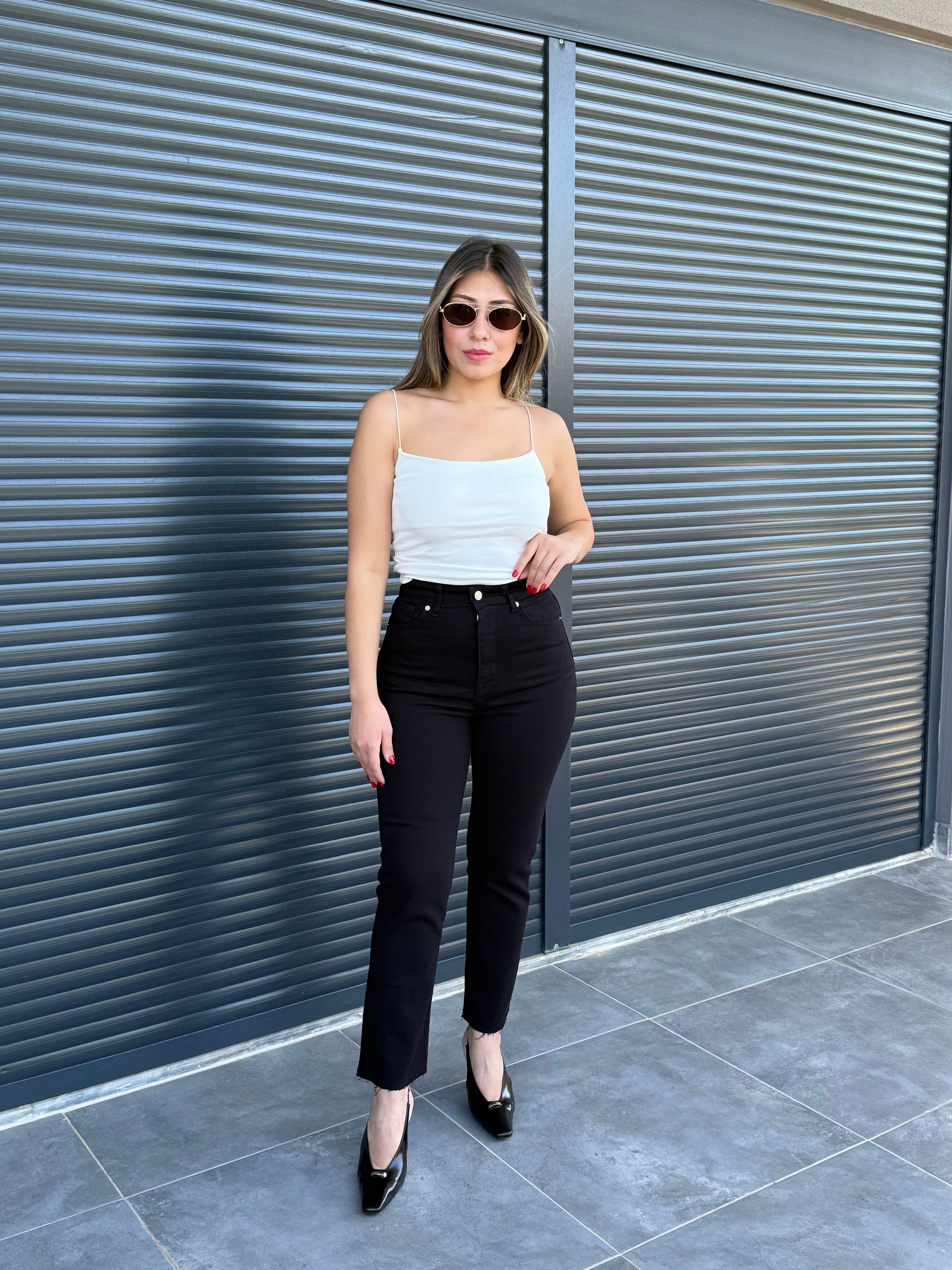 Premium Kesik Paça Toparlayıcı Boy Fit Jean Siyah