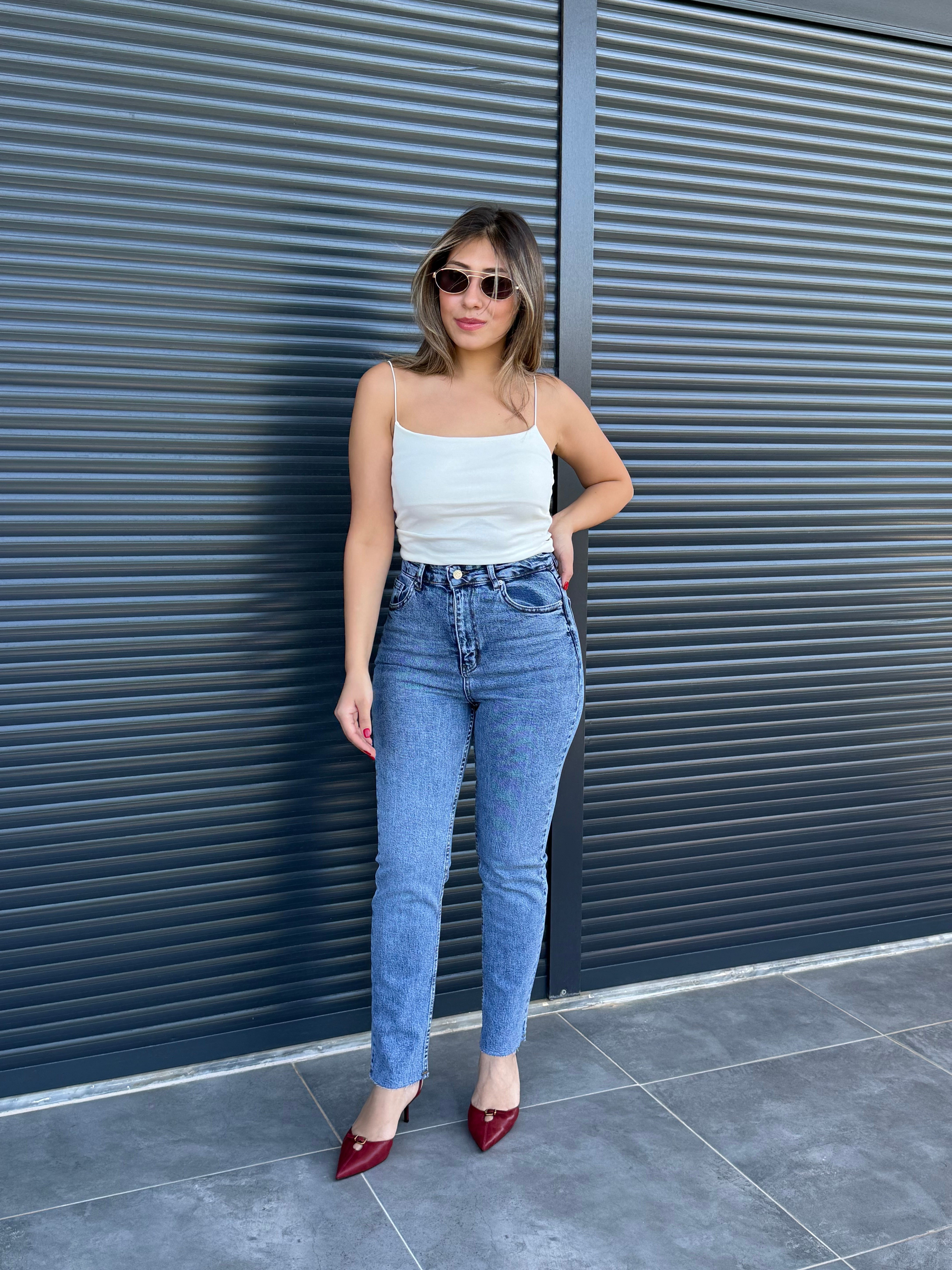 Premium Kesik Paça Toparlayıcı Boy Fit Jean Orta Mavi