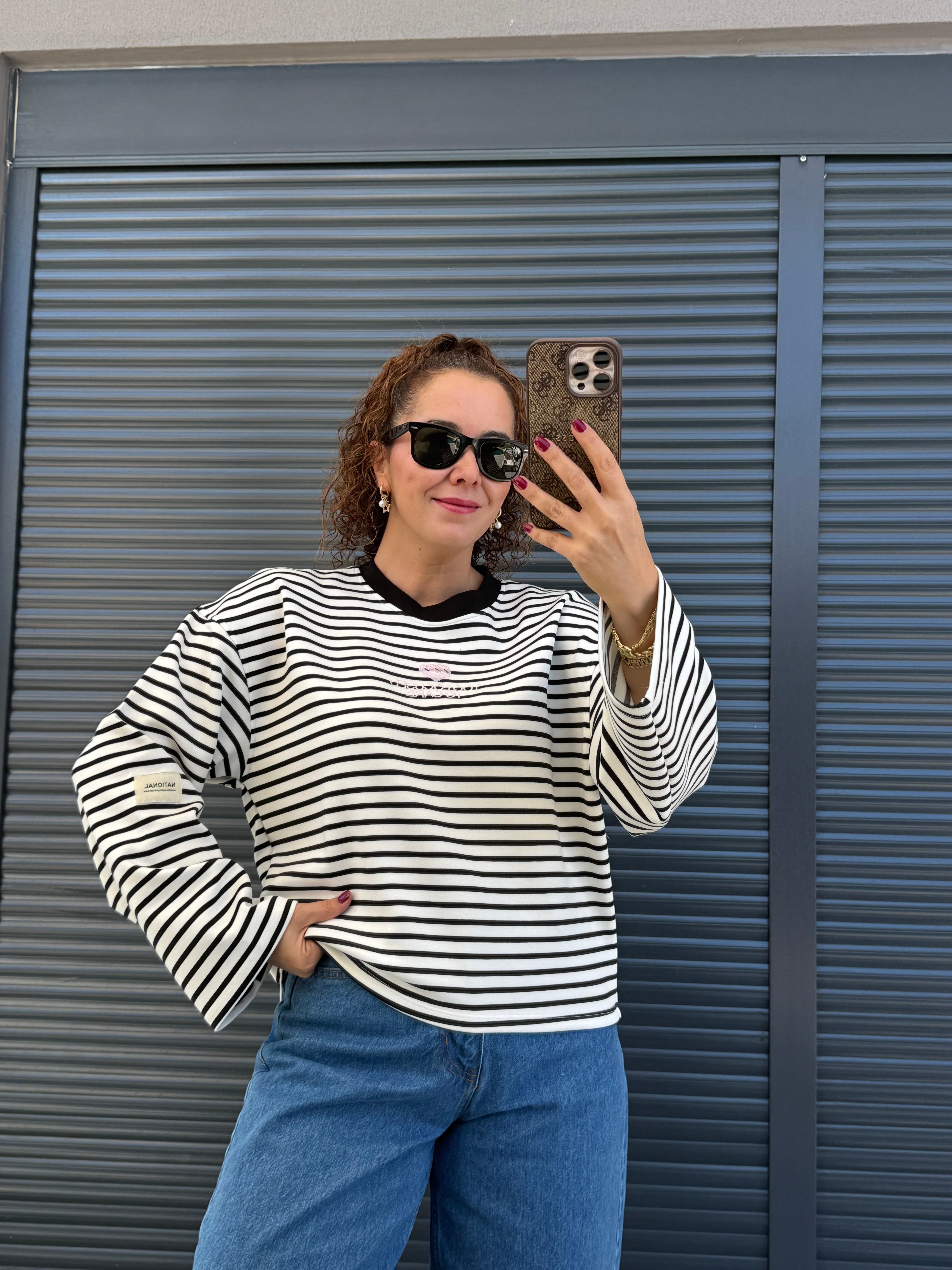 Siyah Yazı Nakışlı Çizgili Sweatshirt