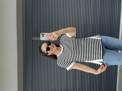 Çizgili Yırtmaç Detaylı İthal T-shirt Siyah