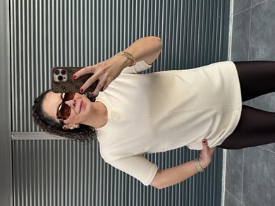 Dilvin Önü Dikiş Detaylı T-Shirt Taş