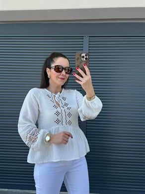 Etnik Desen Nakışlı Müslin Bluz Ekru