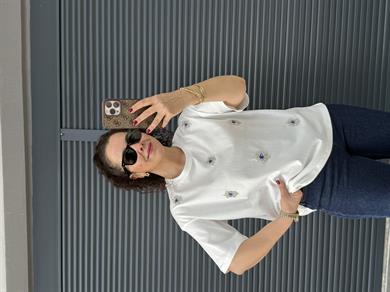 Göz Nakışlı İncili T-Shirt Beyaz