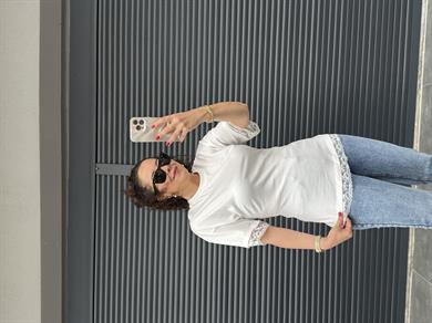 Kolları Ve Etek Ucu Dantelli T-shirt Beyaz