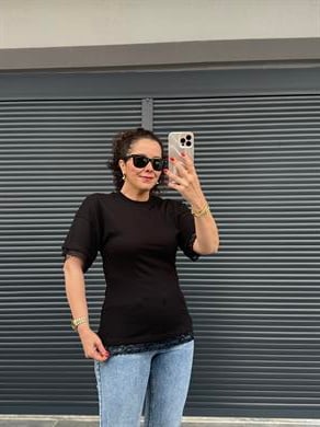 Kolları Ve Etek Ucu Dantelli T-shirt Siyah