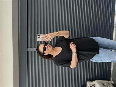Premium V Yaka Salaş T-shirt Siyah