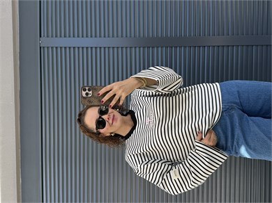 Siyah Yazı Nakışlı Çizgili Sweatshirt