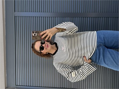 Siyah Yazı Nakışlı Çizgili Sweatshirt