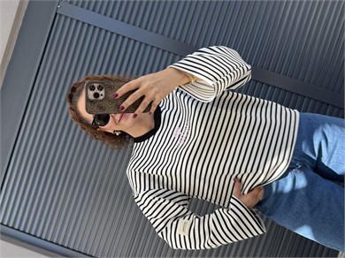 Siyah Yazı Nakışlı Çizgili Sweatshirt