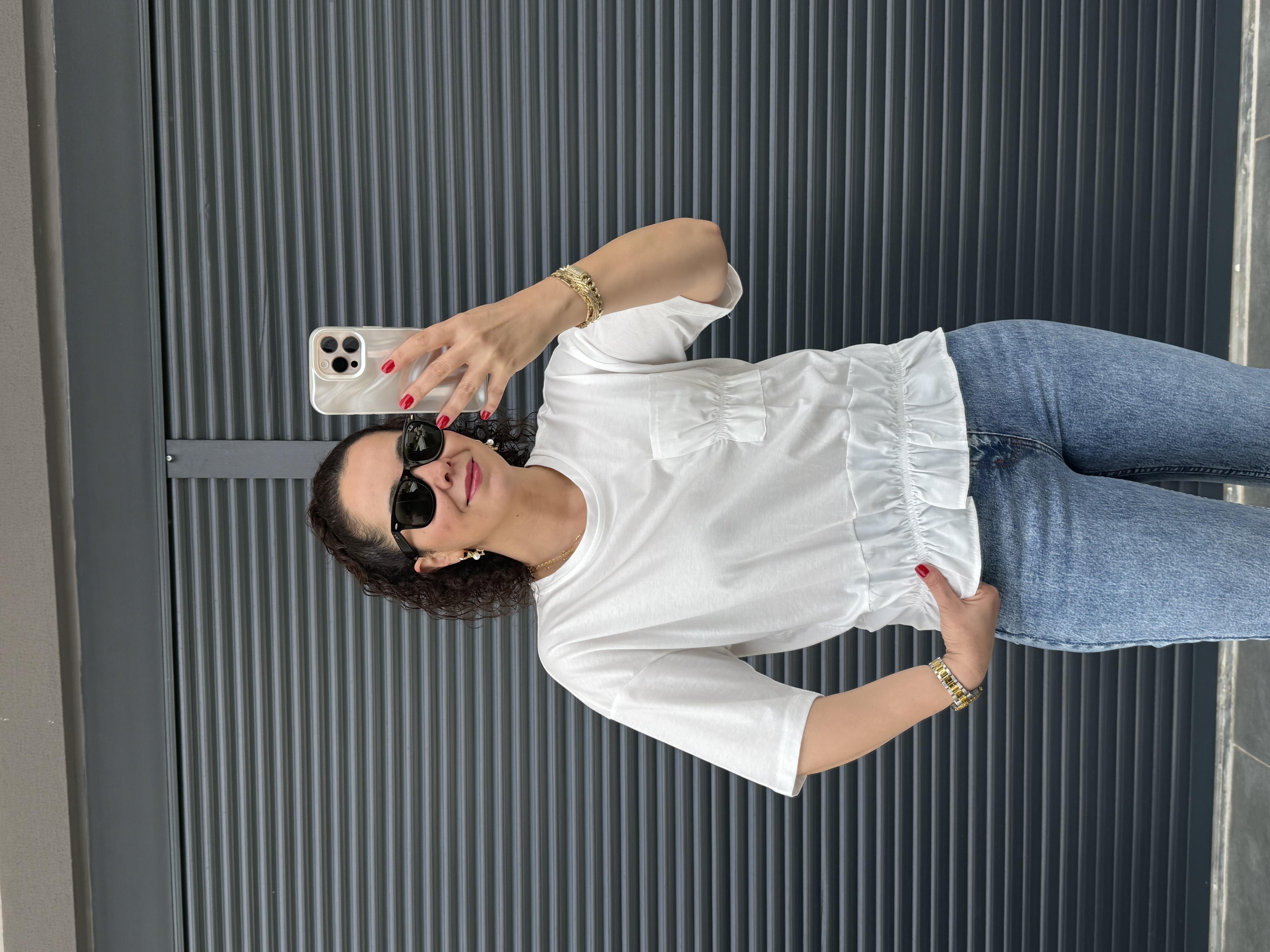 Cepli Büzgülü Tasarım T-shirt Beyaz