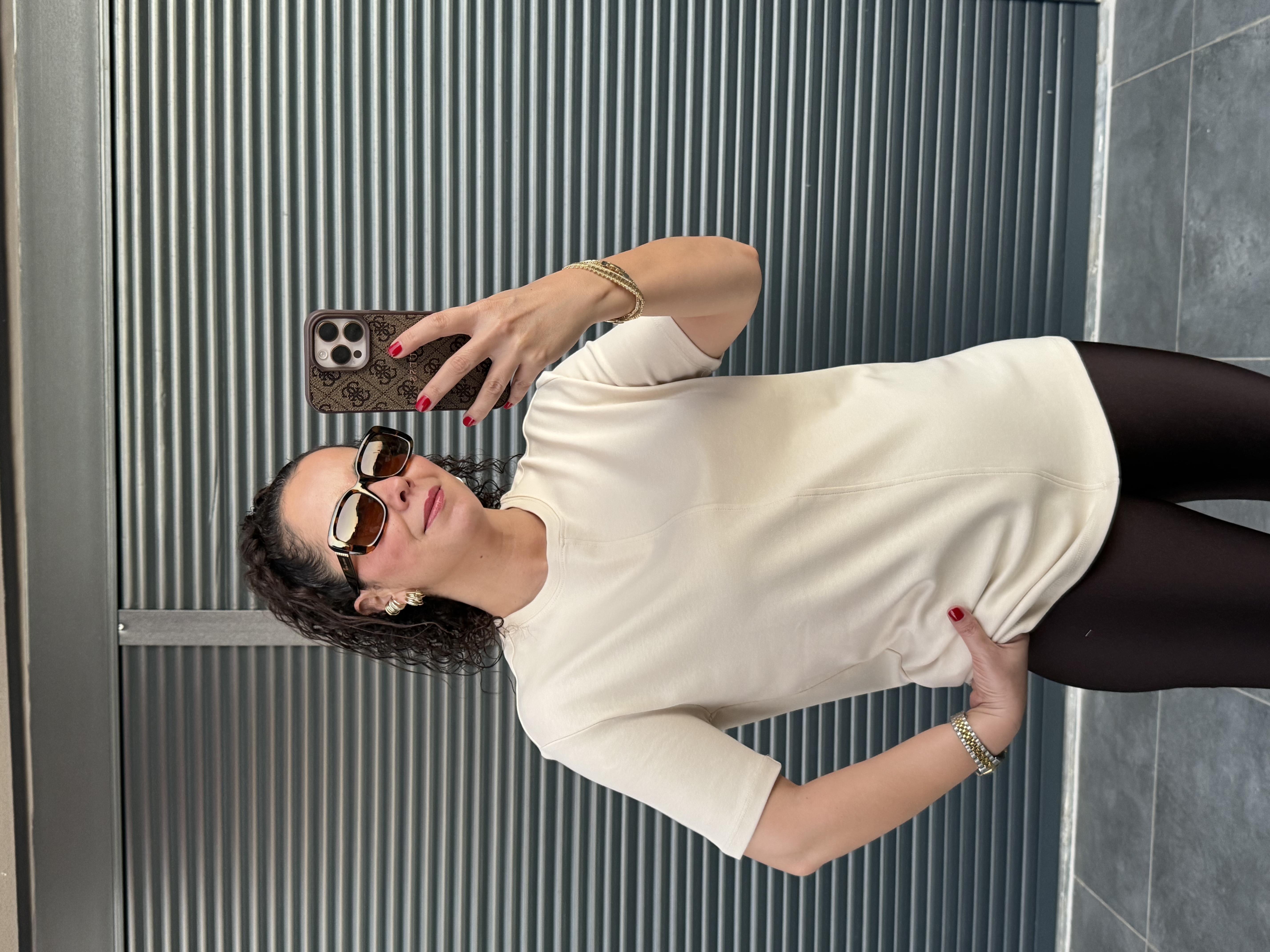 Dilvin Önü Dikiş Detaylı T-Shirt Taş